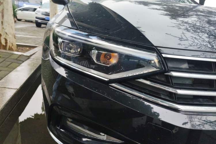 Used Volkswagen Magotan 2020 330TSI DSG Luxury Edition Right Front Headlight