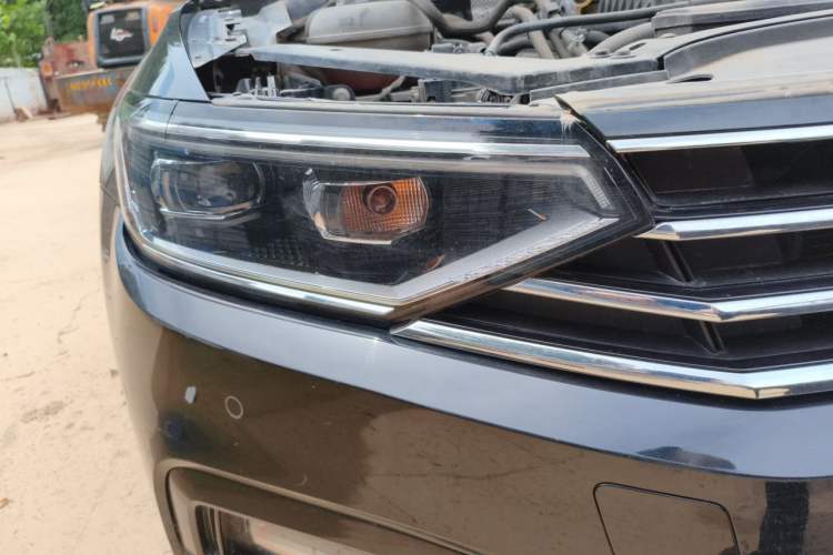 Used Volkswagen Magotan 2020 280TSI DSG Comfort Edition Right Front Headlight