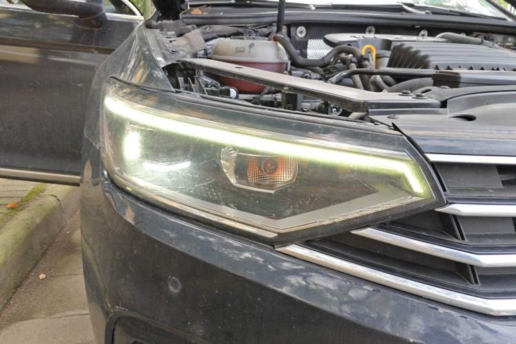 Used Volkswagen Magotan 2020 280TSI DSG Comfort Edition Right Front Headlight