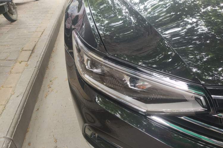 Used Volkswagen Magotan 2020 330TSI DSG Luxury Edition Right Front Headlight