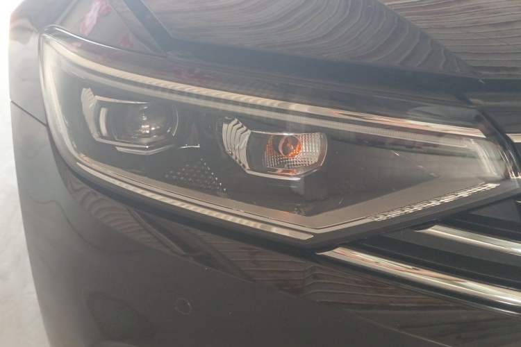 Used Volkswagen Magotan 2020 330TSI DSG Luxury Edition Right Front Headlight