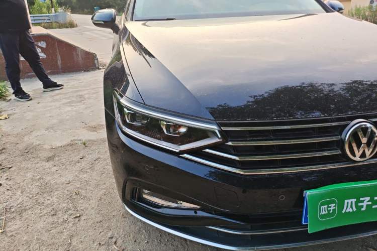 Used Volkswagen Magotan 2020 280TSI DSG Comfort Edition Right Front Headlight
