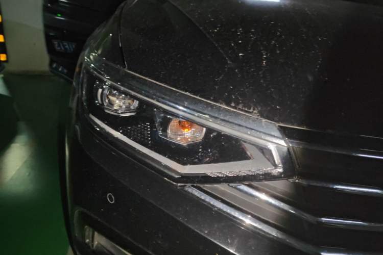Used Volkswagen Magotan 2020 330TSI DSG Leading Model Right Front Headlight