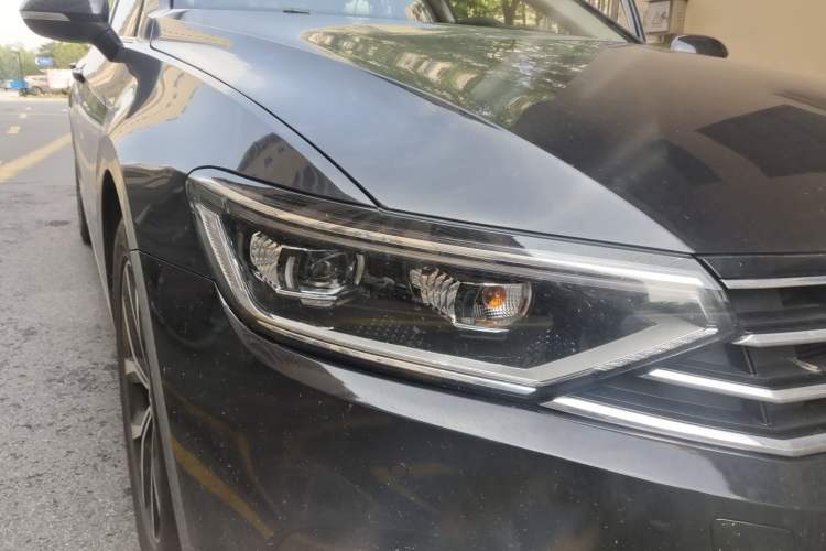 Used Volkswagen Magotan 2020 330TSI DSG Leading Model Right Front Headlight