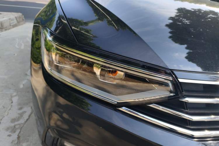 Used Volkswagen Magotan 2020 330TSI DSG Luxury Edition Right Front Headlight