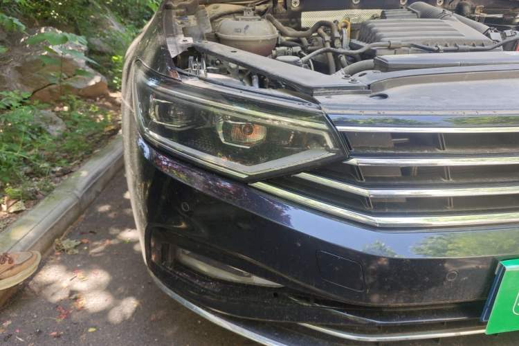 Used Volkswagen Magotan 2020 280TSI DSG Comfort Edition Right Front Headlight