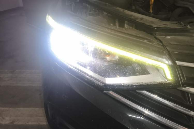 Used Volkswagen Magotan 2020 330TSI DSG Luxury Edition Right Front Headlight