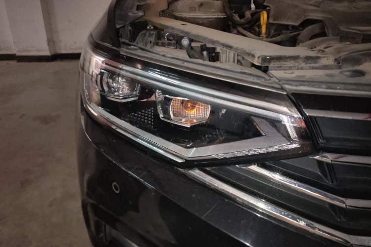 Used Volkswagen Magotan 2020 330TSI DSG Leading Model Right Front Headlight