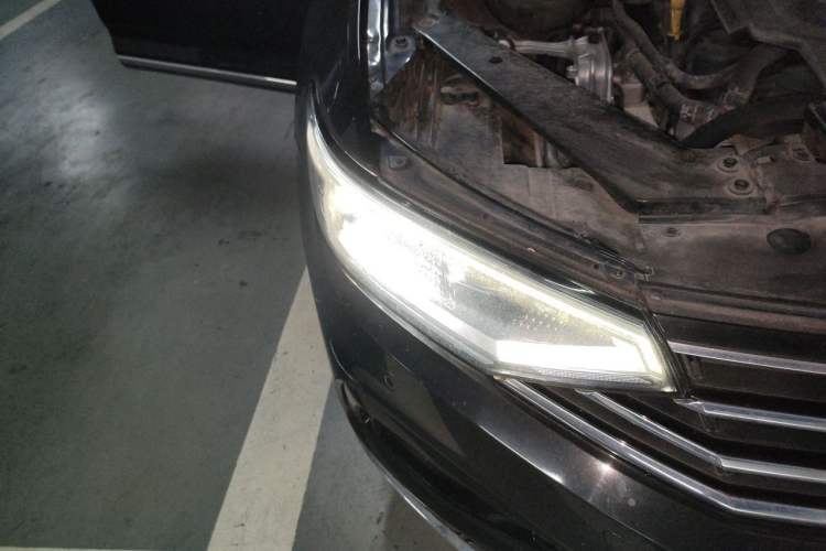 Used Volkswagen Magotan 2020 330TSI DSG Leading Model Right Front Headlight