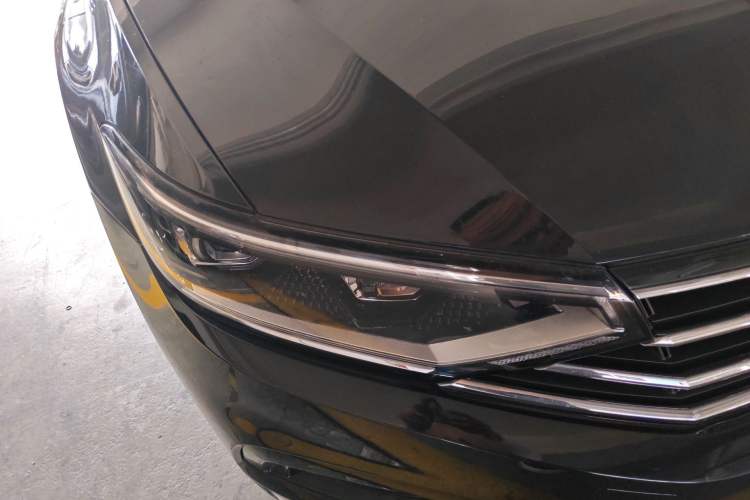 Used Volkswagen Magotan 2020 330TSI DSG Leading Model Right Front Headlight