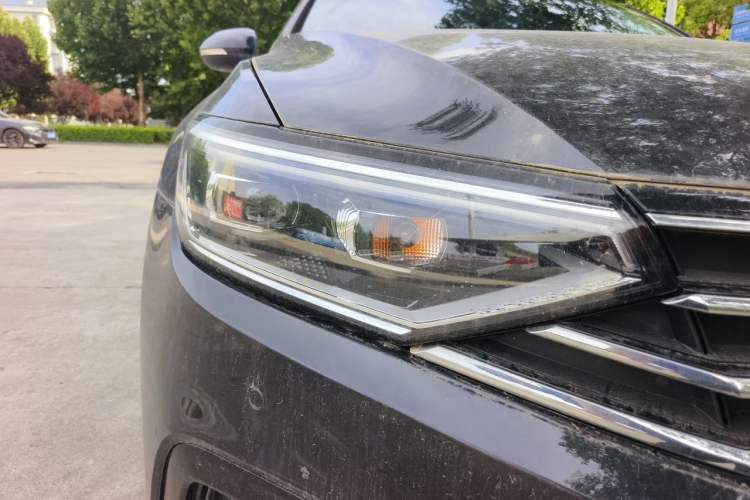Used Volkswagen Magotan 2020 330TSI DSG Luxury Edition Right Front Headlight
