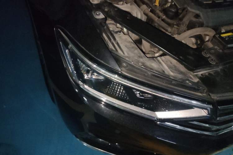 Used Volkswagen Magotan 2020 330TSI DSG Luxury Edition Right Front Headlight