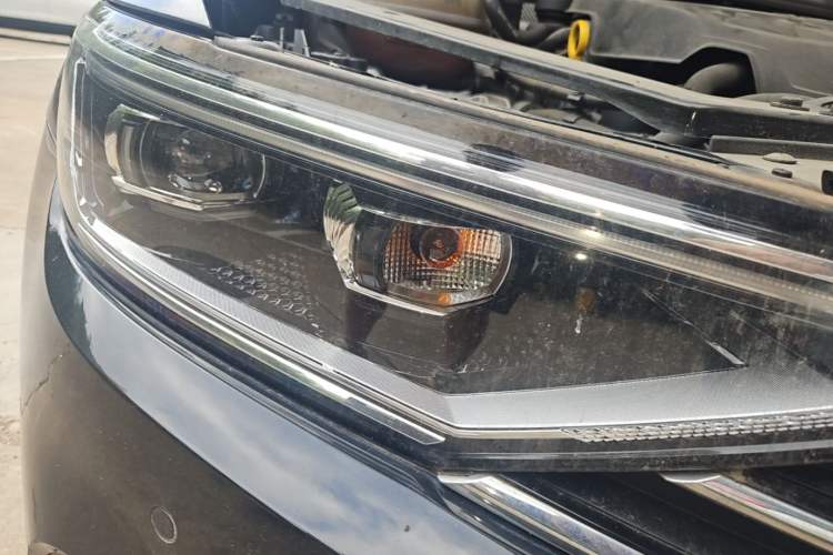 Used Volkswagen Magotan 2020 330TSI DSG Luxury Edition Right Front Headlight