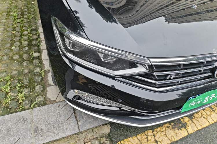 Used Volkswagen Magotan 2020 330TSI DSG Luxury Edition Right Front Headlight