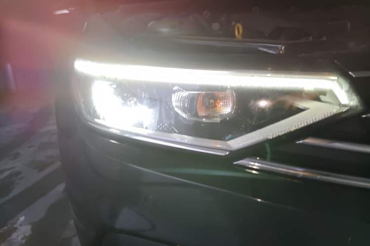 Used Volkswagen Magotan 2020 330TSI DSG Luxury Edition Right Front Headlight