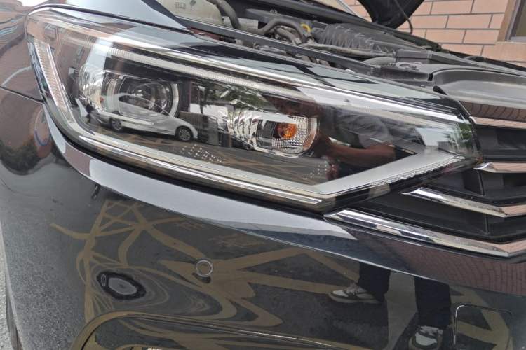 Used Volkswagen Magotan 2020 280TSI DSG Comfort Edition Right Front Headlight