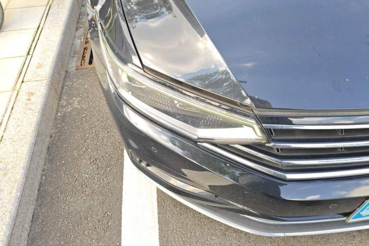 Used Volkswagen Magotan 2020 330TSI DSG Leading Model Right Front Headlight