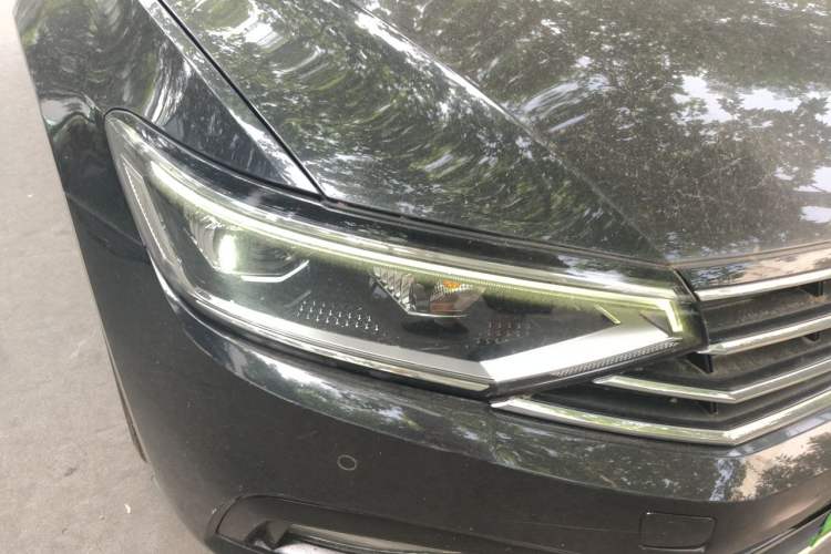 Used Volkswagen Magotan 2020 330TSI DSG Luxury Edition Right Front Headlight