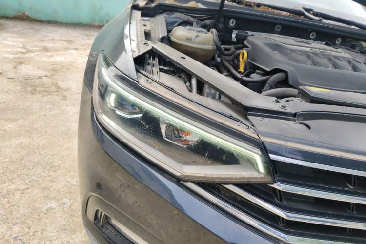 Used Volkswagen Magotan 2020 330TSI DSG Luxury Edition Right Front Headlight