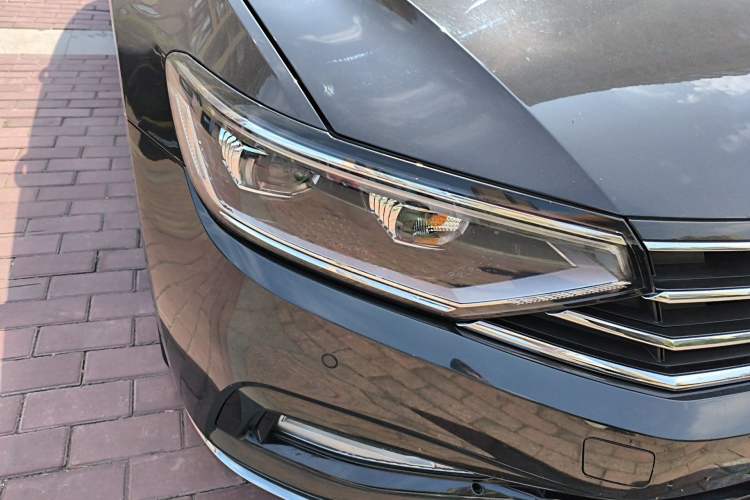 Used Volkswagen Magotan 2020 330TSI DSG Leading Model Right Front Headlight