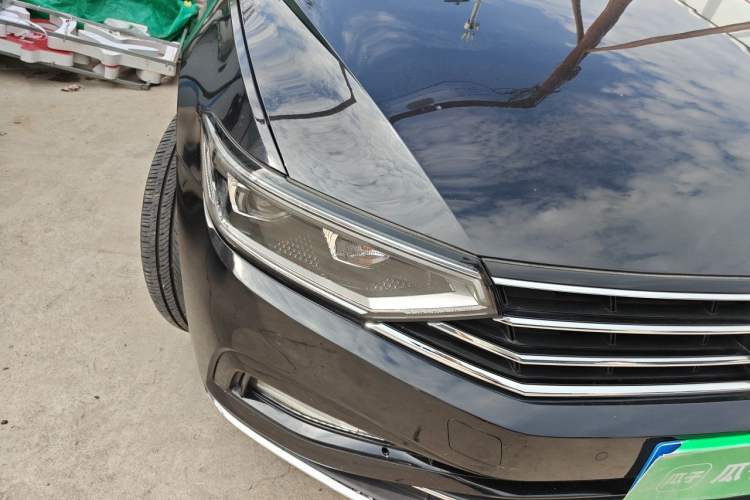Used Volkswagen Magotan 2020 330TSI DSG Leading Model Right Front Headlight