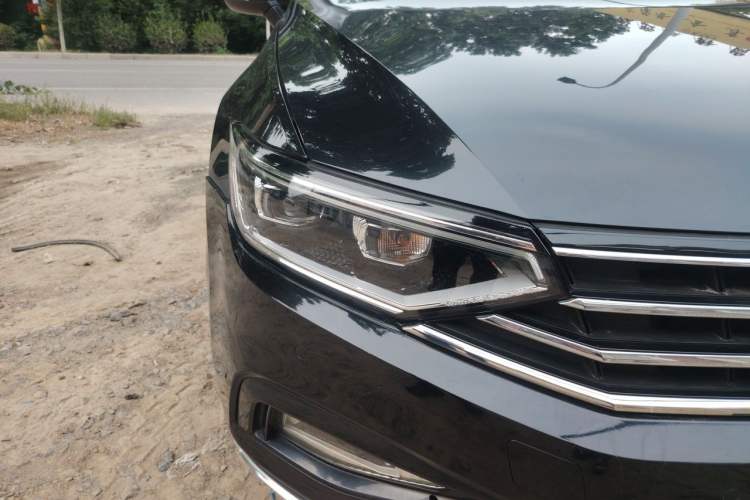 Used Volkswagen Magotan 2020 330TSI DSG Leading Model Right Front Headlight