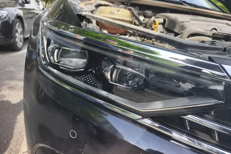 Used Volkswagen Magotan 2020 380TSI DSG Prestige Edition Right Front Headlight