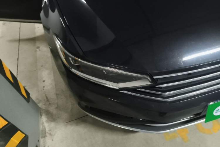 Used Volkswagen Magotan 2020 330TSI DSG Leading Model Right Front Headlight