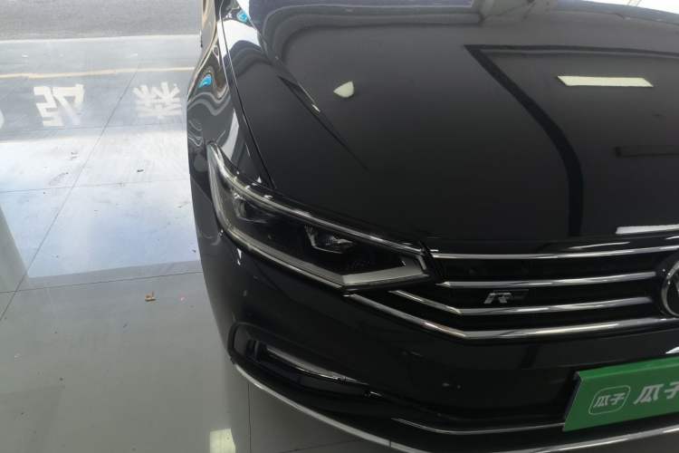Used Volkswagen Magotan 2020 330TSI DSG Luxury Edition Right Front Headlight