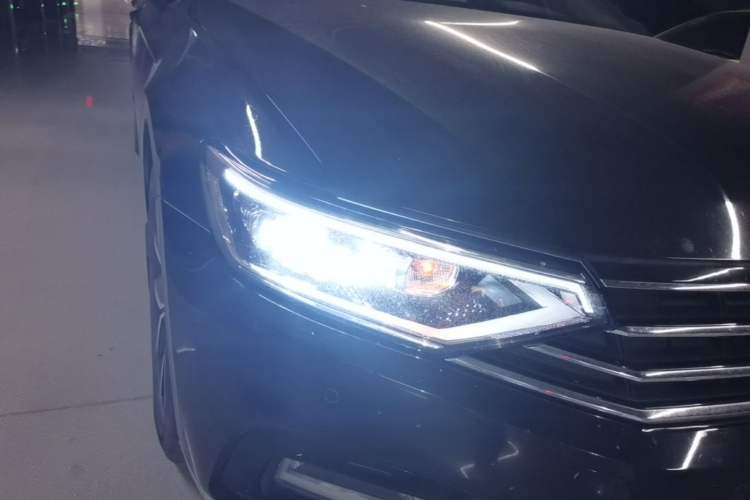 Used Volkswagen Magotan 2020 330TSI DSG Leading Model Right Front Headlight