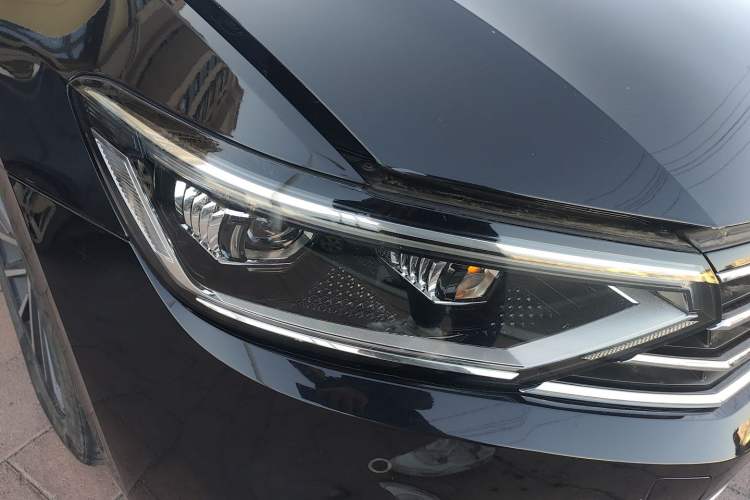 Used Volkswagen Magotan 2020 330TSI DSG Luxury Edition Right Front Headlight