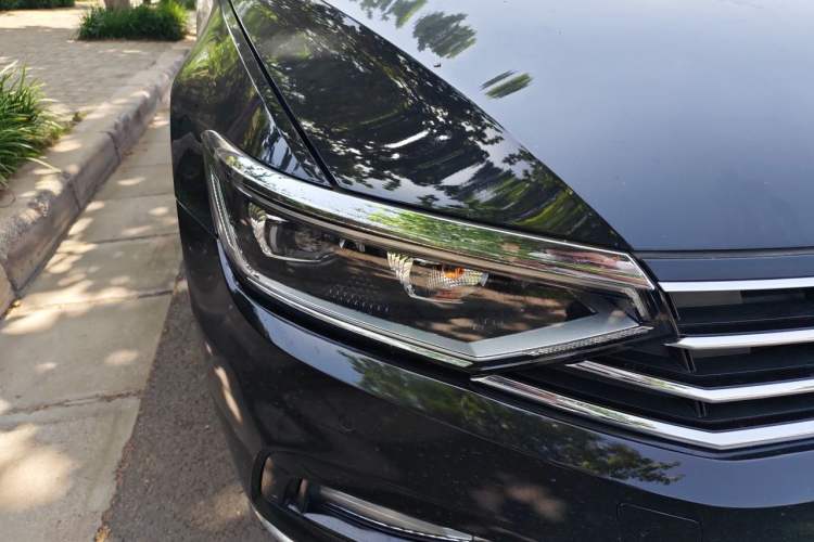 Used Volkswagen Magotan 2020 330TSI DSG Luxury Edition Right Front Headlight