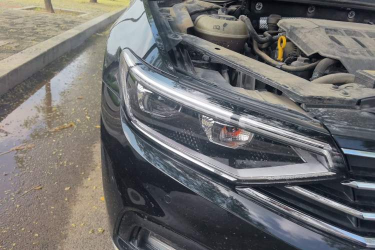 Used Volkswagen Magotan 2020 330TSI DSG Luxury Edition Right Front Headlight