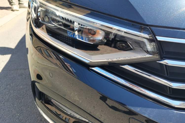 Used Volkswagen Magotan 2020 330TSI DSG Luxury Edition Right Front Headlight
