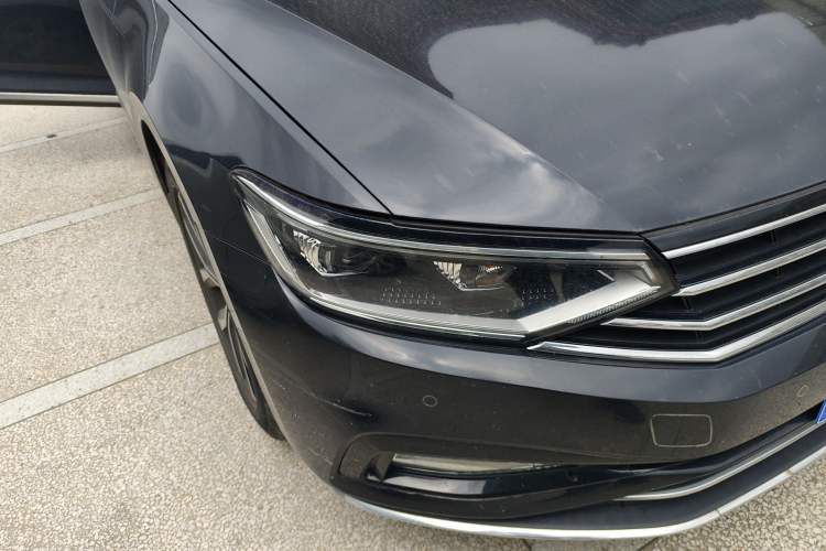 Used Volkswagen Magotan 2020 330TSI DSG Leading Model Right Front Headlight