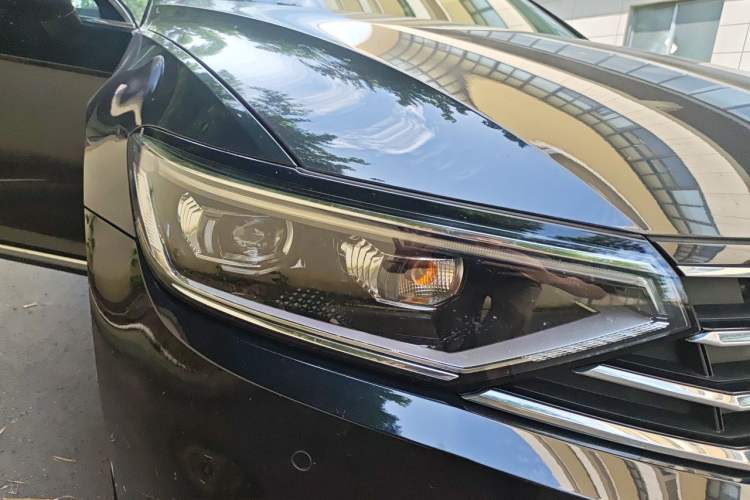 Used Volkswagen Magotan 2020 330TSI DSG Luxury Edition Right Front Headlight