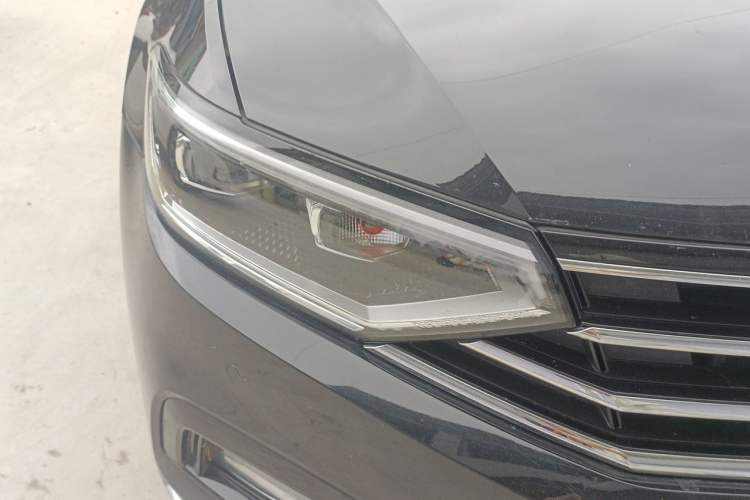 Used Volkswagen Magotan 2020 330TSI DSG Luxury Edition Right Front Headlight