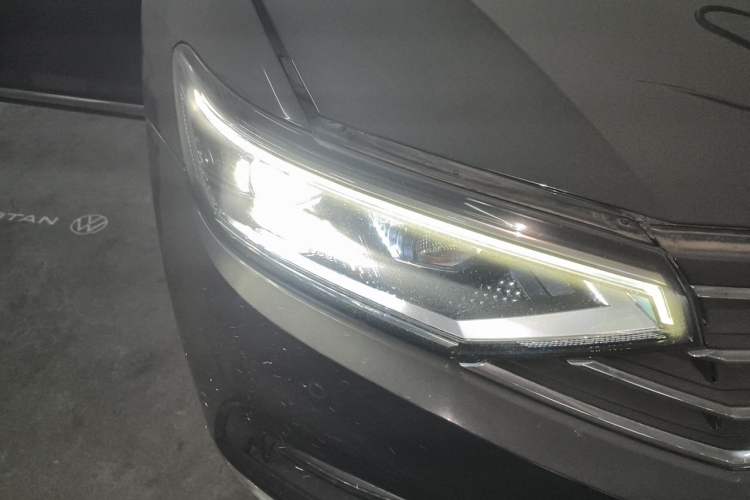 Used Volkswagen Magotan 2020 330TSI DSG Luxury Edition Right Front Headlight