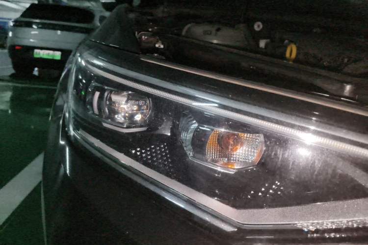 Used Volkswagen Magotan 2020 330TSI DSG Luxury Edition Right Front Headlight