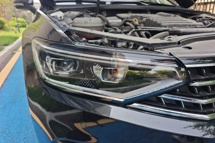 Used Volkswagen Magotan 2020 280TSI DSG Comfort Edition Right Front Headlight