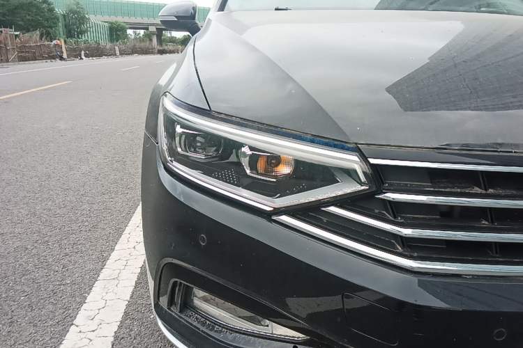 Used Volkswagen Magotan 2020 330TSI DSG Luxury Edition Right Front Headlight