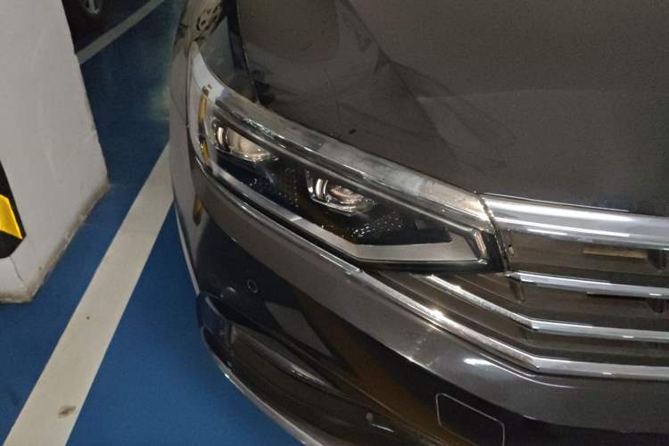 Used Volkswagen Magotan 2020 380TSI DSG Luxury Version Right Front Headlight