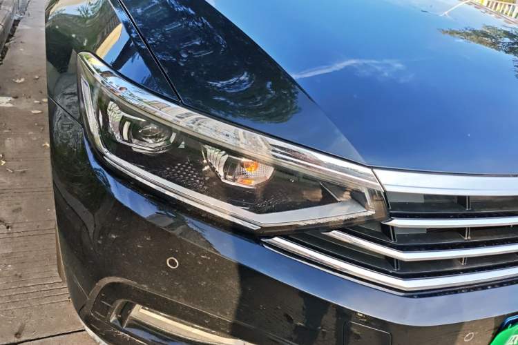 Used Volkswagen Magotan 2020 380TSI DSG Luxury Version Right Front Headlight