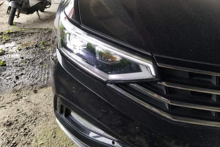 Used Volkswagen Magotan 2020 330TSI DSG Leading Model Right Front Headlight