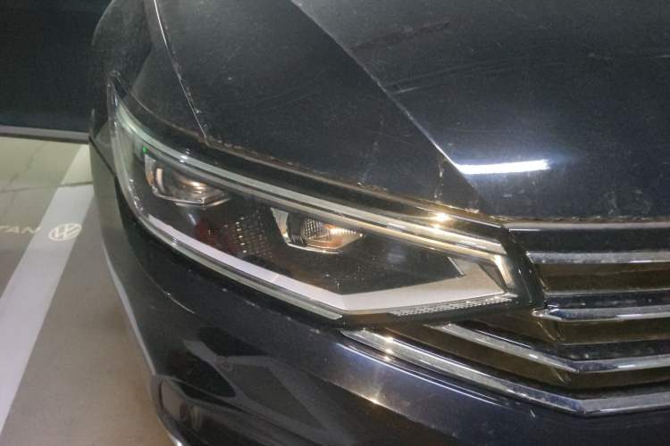 Used Volkswagen Magotan 2020 330TSI DSG Luxury Edition Right Front Headlight