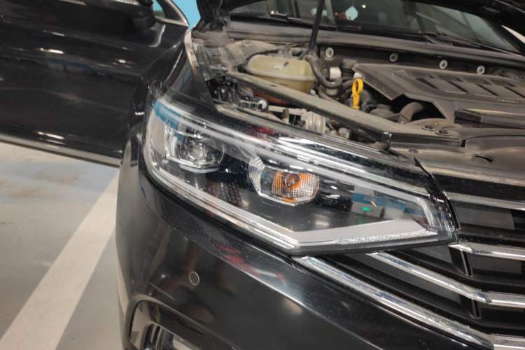 Used Volkswagen Magotan 2020 330TSI DSG Leading Model Right Front Headlight