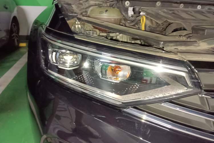 Used Volkswagen Magotan 2020 330TSI DSG Leading Model Right Front Headlight