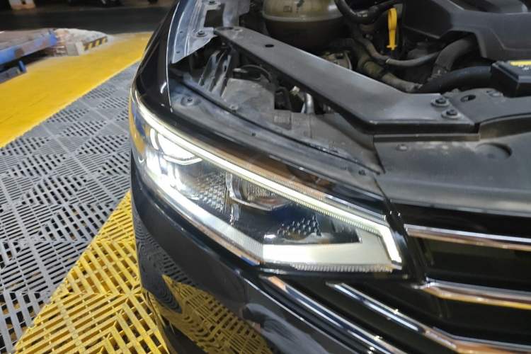 Used Volkswagen Magotan 2020 330TSI DSG Luxury Edition Right Front Headlight