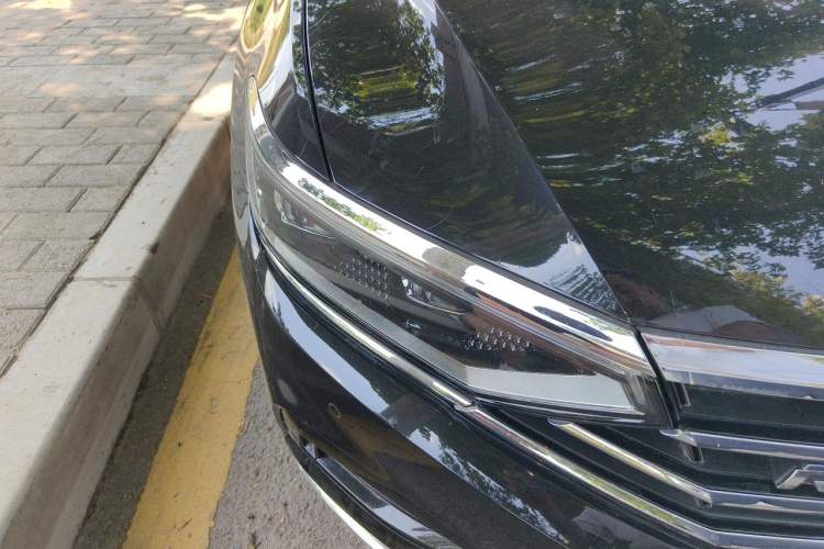Used Volkswagen Magotan 2020 380TSI DSG Luxury Version Right Front Headlight