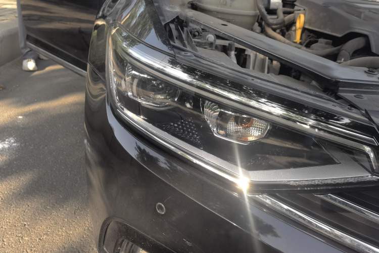 Used Volkswagen Magotan 2020 330TSI DSG Luxury Edition Right Front Headlight